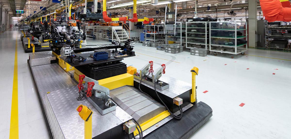 Robotic workstation performing engine assembly tasks on an automotive production line Robotic workstation performing engine assembly tasks on an automotive production line